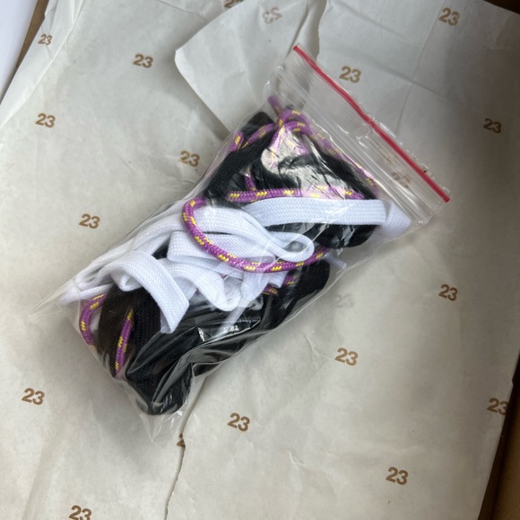 Nike Jordan 1 mid- lightbulb. - Picture 3 of 4